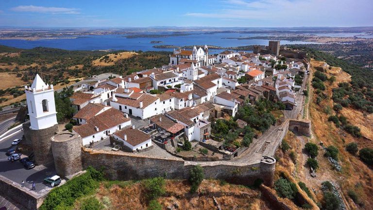 Tour REGUENGOS, MONSARAZ e EVORAMONTE